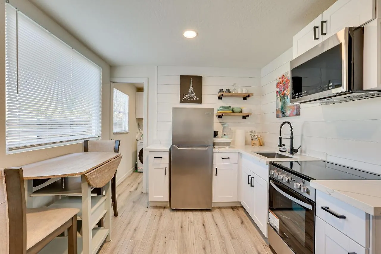 Modern Tiny Home About 5 Mi To Downtown Phoenix! 0*, Phoenix United States