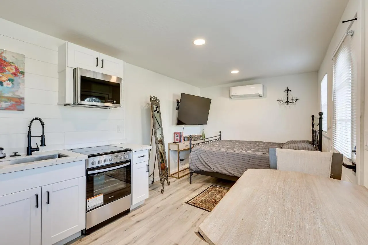 Apartment Modern Tiny Home About 5 Mi To Downtown Phoenix!